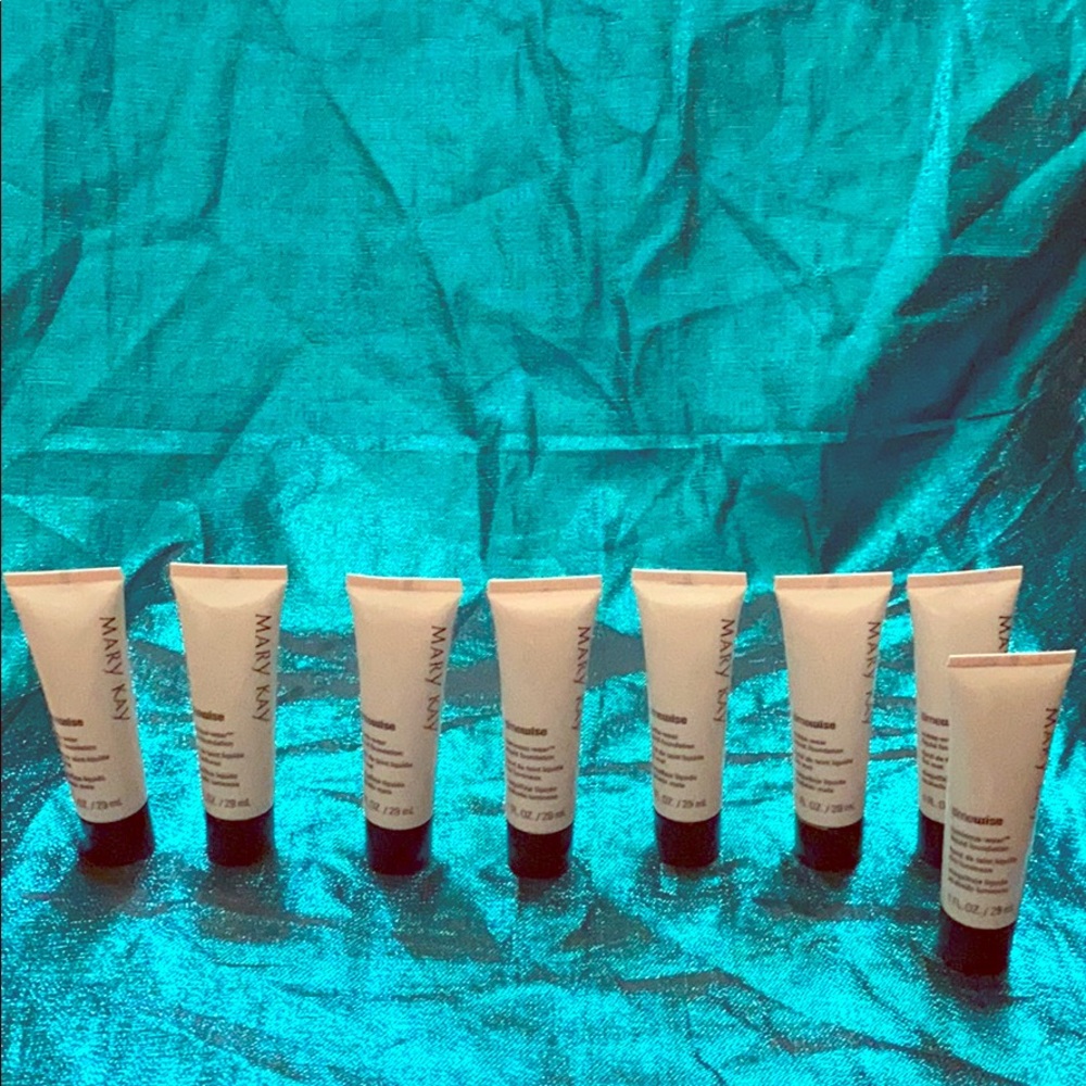 Mary Kay foundation set.